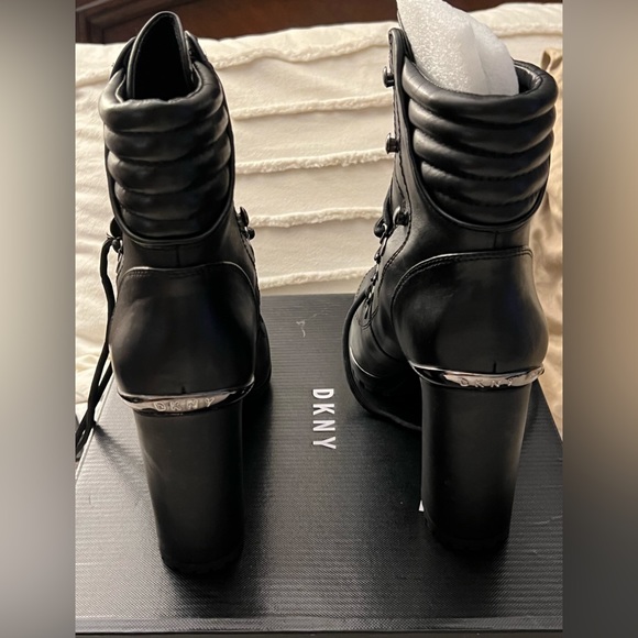 NEW BLACK DKNY Lace Up Ankle Bootie  SZ:10 (41).  Smooth Calf black leather. - Picture 5 of 7